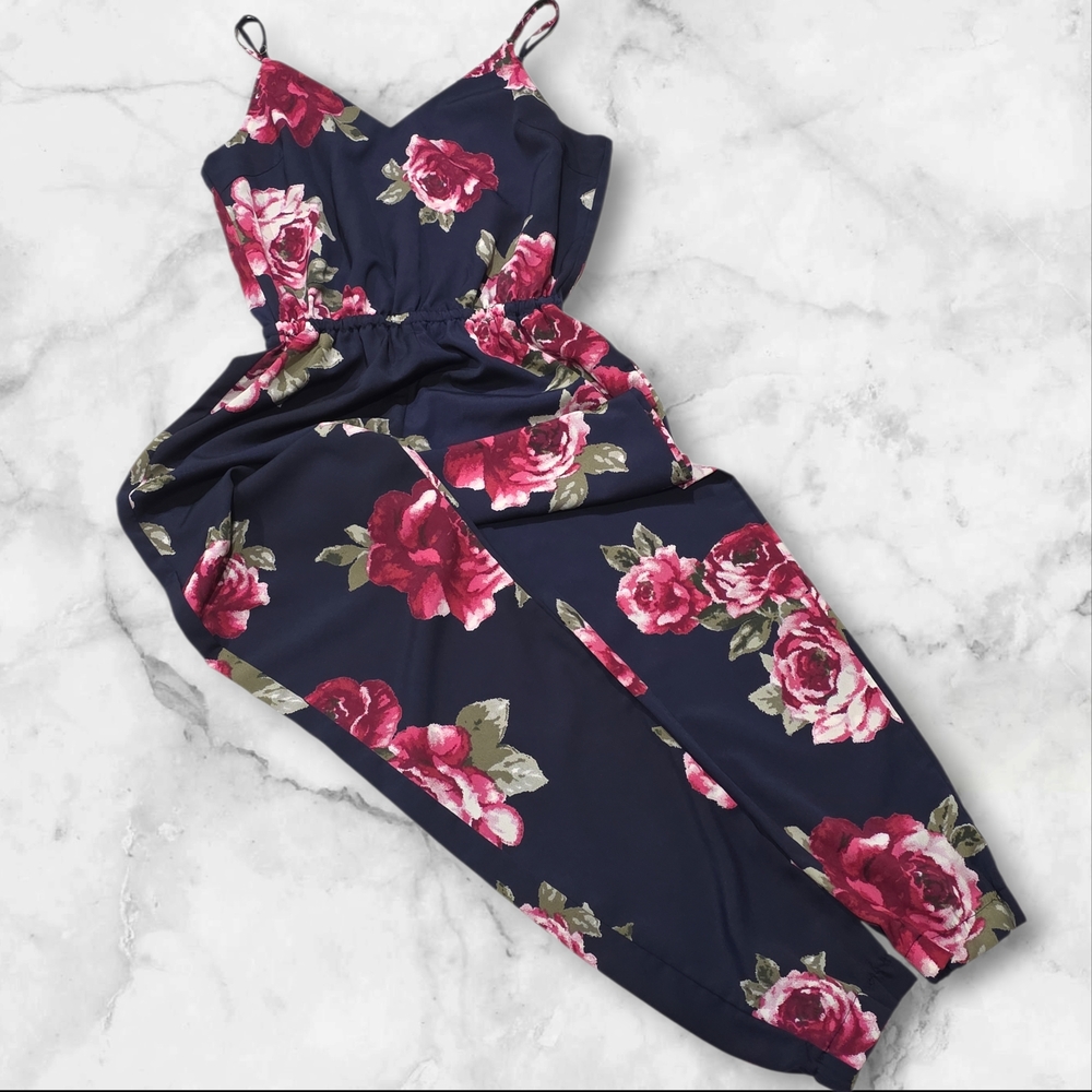 Forever 21 Floral Spaghetti Strap Sexy Jumpsuit Size Small (S) D2